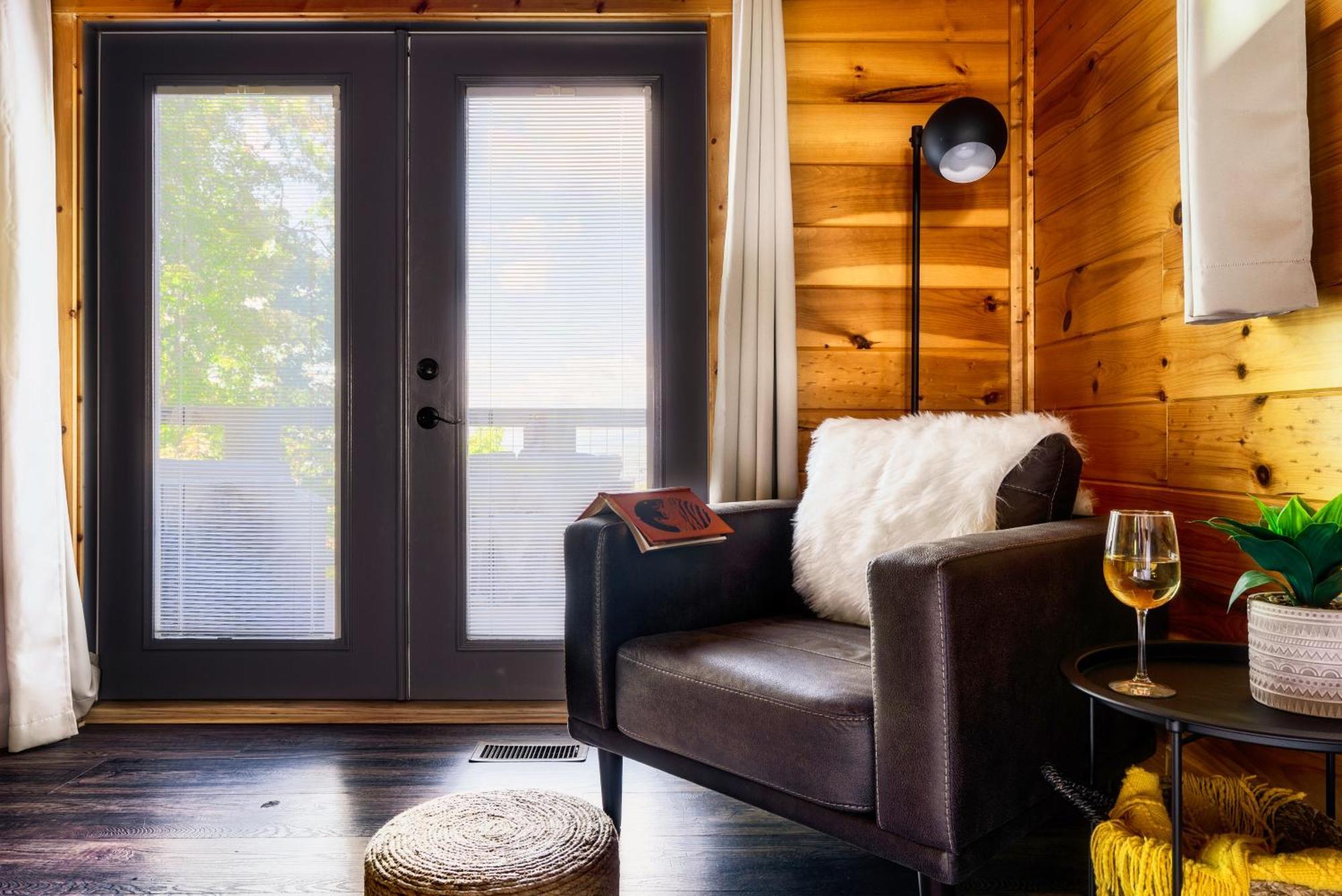 Woodhaven - Private - 3 Suites - Gorgeous Views - 3 Pools - Gamerm - Hottub - Lots Of Bears Gatlinburg Exterior photo